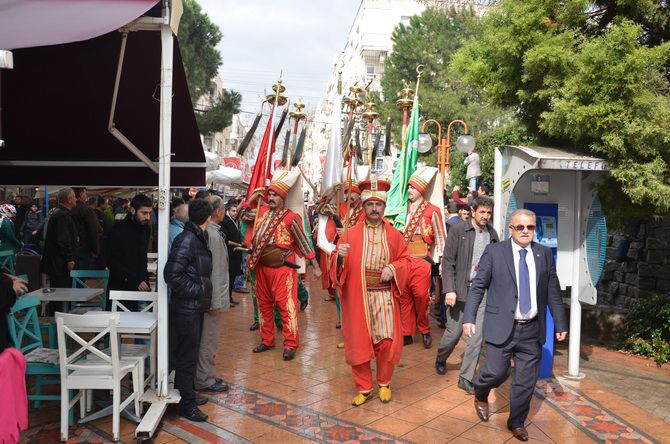 MHP LİDERi DEVLET BAHÇELİ AKHİSARLILAR İLE BULUŞTU